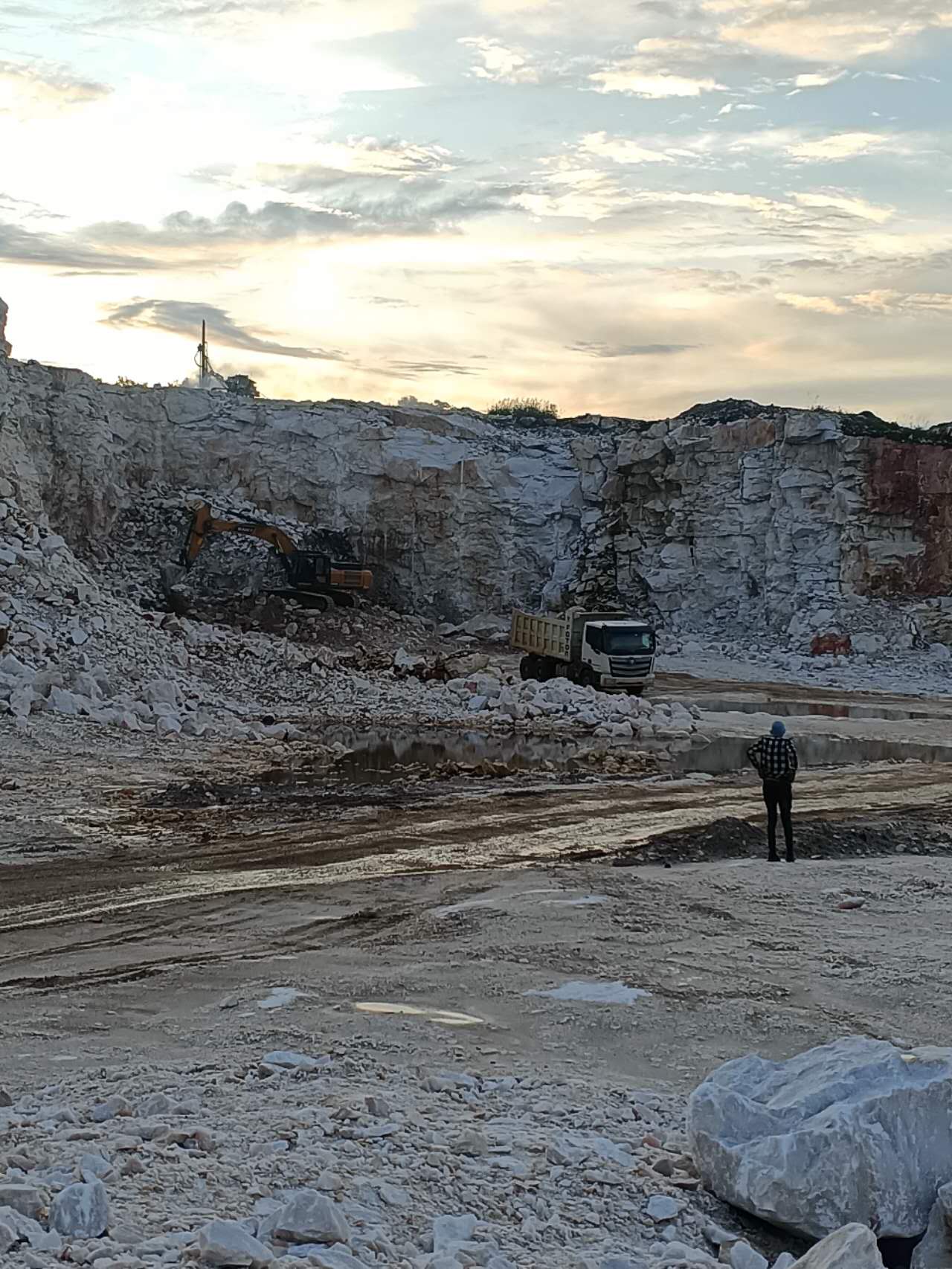 Stone crushing plant in operation